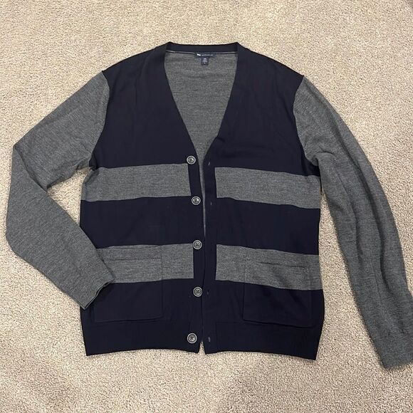 Gap Men’s cardigan extra fine merino wool. size L. Like new. - Picture 1 of 5